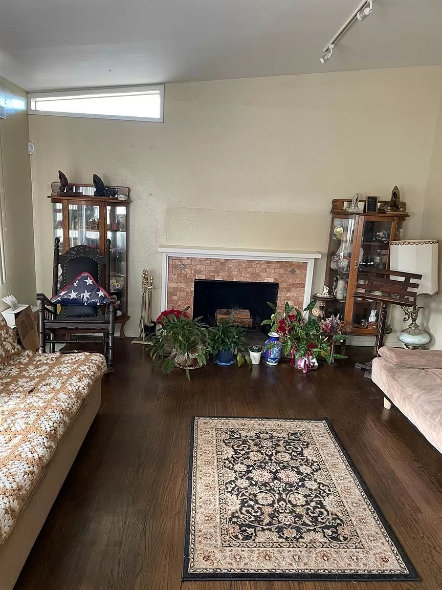 66f0e6662b645c6e003307b0ae59d2e8-uncropped_scaled_within_1536_1152